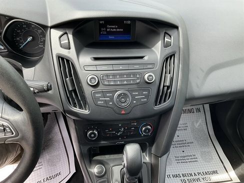 Used 2017 Ford Focus SE w/ Cold Weather Package FWD image 29