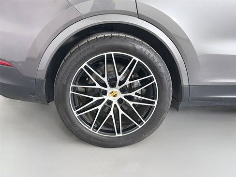Certified 2024 Porsche Cayenne Coupe AWD/4WD image 13
