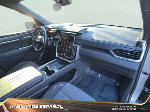 Used 2025 GMC Acadia Elevation image 37