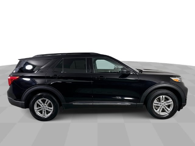Used 2023 Ford Explorer XLT AWD/4WD image 9