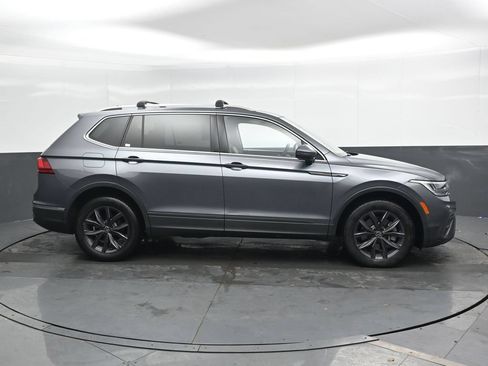 Used 2022 Volkswagen Tiguan SE AWD/4WD image 4