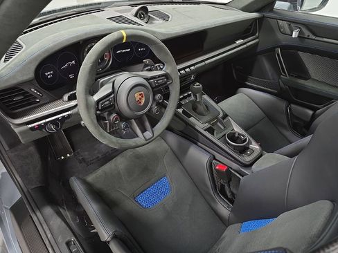 Certified 2025 Porsche 911 GT3 RS RWD image 4