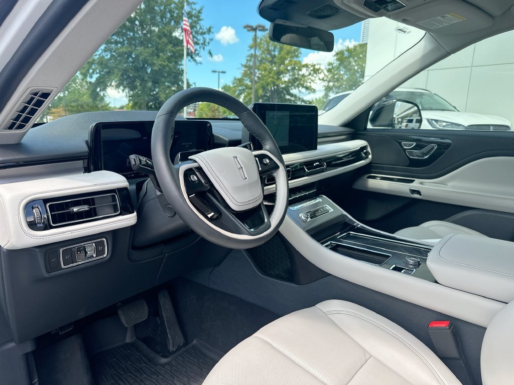 Certified 2026 Lincoln Aviator 2WD image 10
