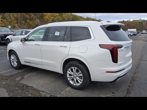 Used 2025 Cadillac XT6 Luxury image 7