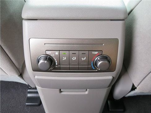 Used 2011 Toyota Highlander 4WD w/ Cold Weather Pkg image 8