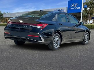 Used 2024 Hyundai Elantra SEL FWD video 3