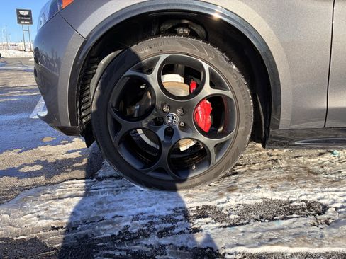 Certified 2024 Alfa Romeo Stelvio Veloce image 9
