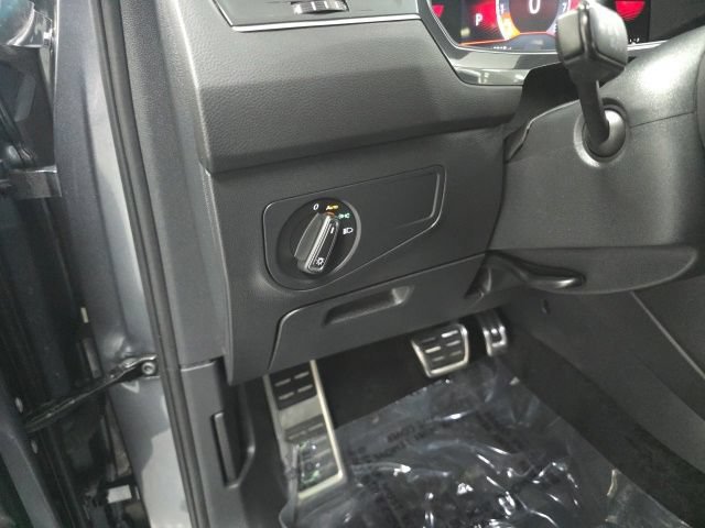 Used 2024 Volkswagen Tiguan SE R-Line AWD/4WD image 17