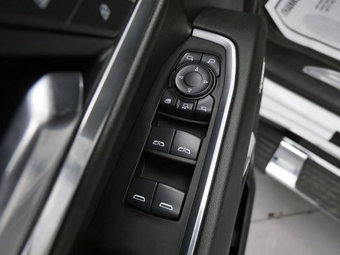 Used 2025 GMC Sierra 3500 SLT w/ SLT Premium Package image 15