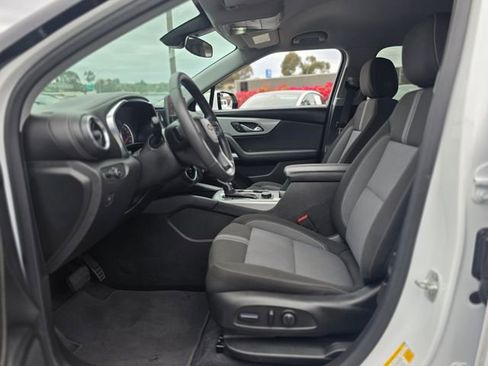 Used 2025 Chevrolet Blazer LT FWD image 13