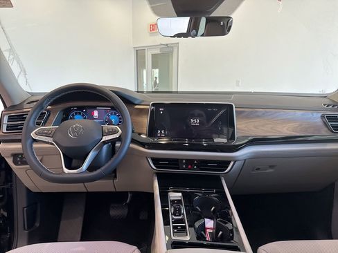 New 2026 Volkswagen Atlas SE image 12