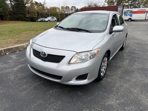 Used 2010 Toyota Corolla LE image 2