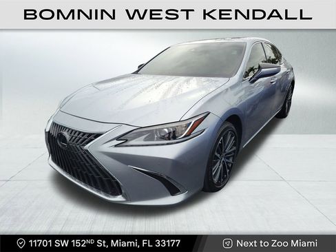 Used 2025 Lexus ES 350 w/ Premium Package image 2