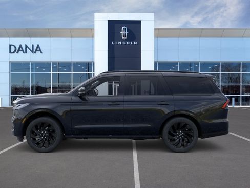 New 2026 Lincoln Navigator Reserve w/ Jet Appearance Package AWD/4WD image 3