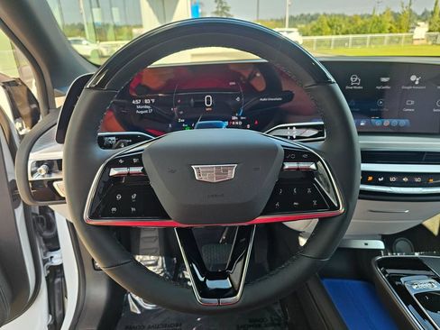 New 2026 Cadillac Lyriq Luxury AWD/4WD image 24