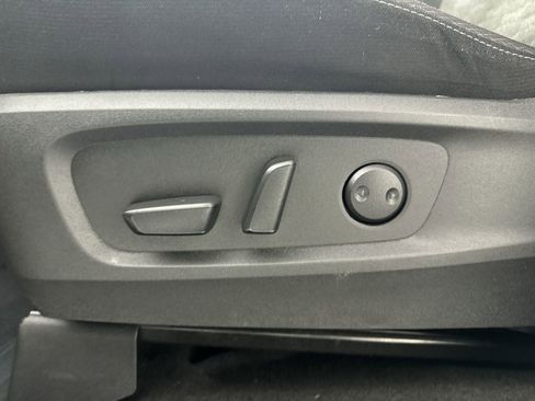 Certified 2025 Nissan Pathfinder SV image 22