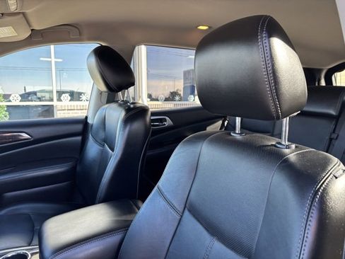Used 2013 Nissan Pathfinder Platinum image 12