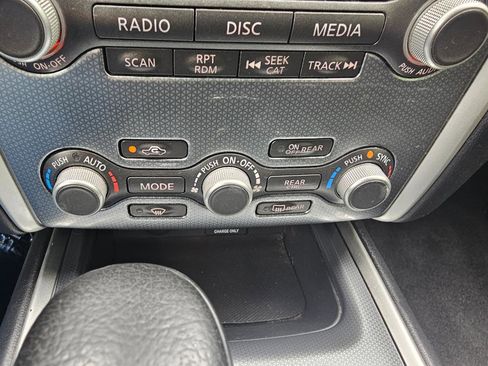 Used 2020 Nissan Pathfinder SL AWD/4WD image 49