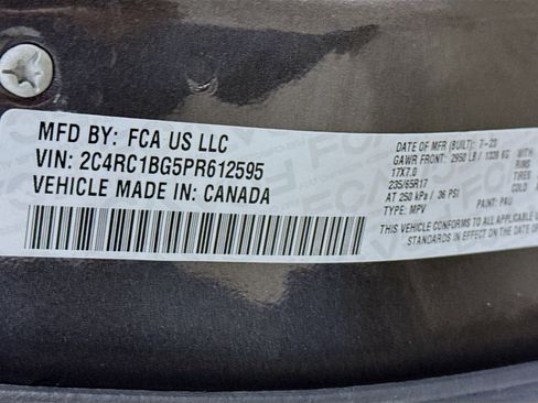 Used 2023 Chrysler Pacifica Touring-L FWD image 39