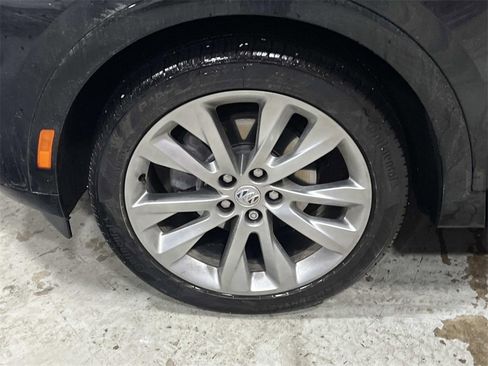 Used 2023 Buick Envision Avenir image 9