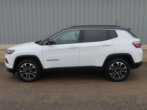 Used 2022 Jeep Compass Limited image 9