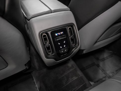 Used 2021 Aston Martin DBX image 40