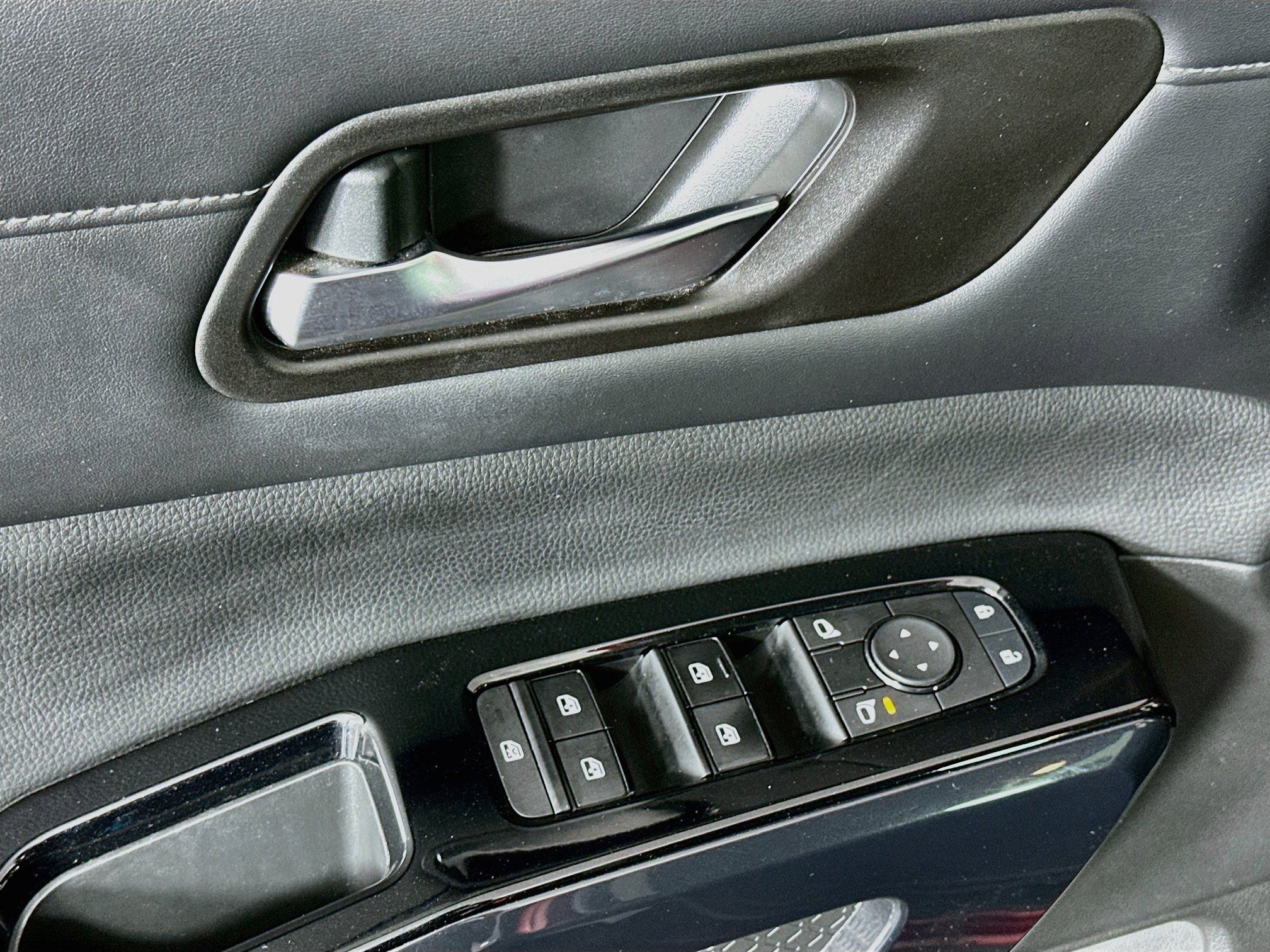 Used 2022 Nissan Pathfinder SV FWD image 15