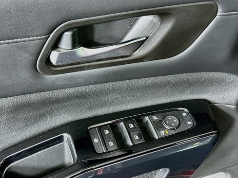 Used 2022 Nissan Pathfinder SV FWD image 15