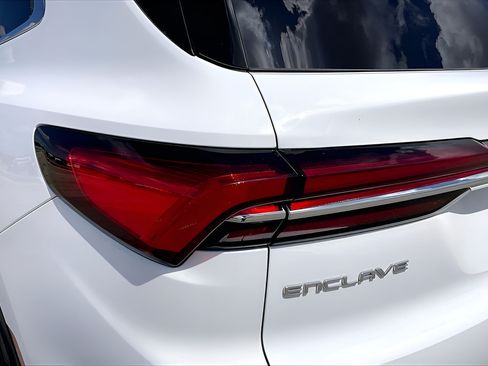 Used 2025 Buick Enclave Preferred FWD image 30