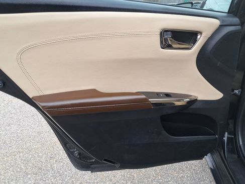 Used 2016 Toyota Avalon XLE Premium image 11