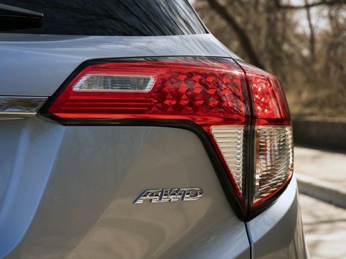 Used 2021 Honda HR-V EX-L image 13