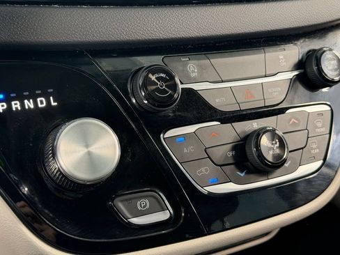 Used 2023 Chrysler Voyager LX FWD image 18
