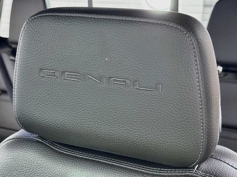 Used 2020 GMC Sierra 3500 Denali w/ Denali Ultimate Package AWD/4WD image 21