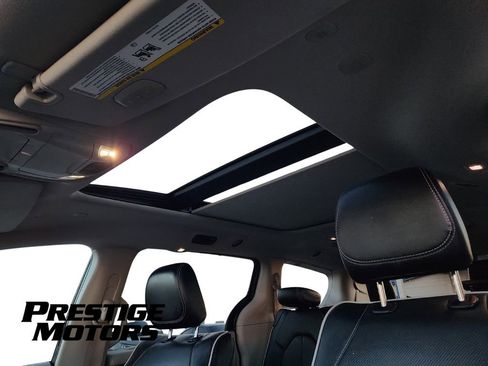 Used 2021 Chrysler Pacifica Limited image 27