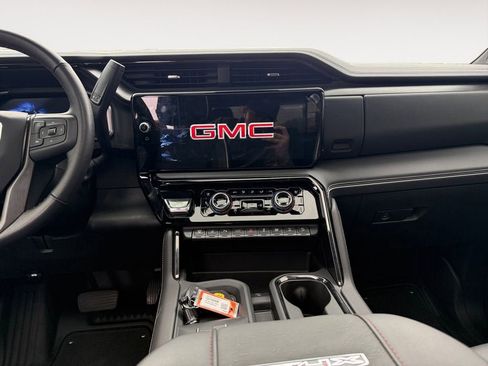 Used 2025 GMC Sierra 2500 AT4X AWD/4WD image 11