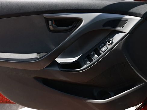 Used 2015 Hyundai Elantra SE FWD image 38
