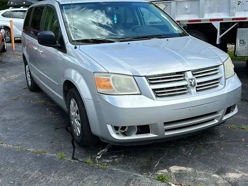 Used 2010 Dodge Grand Caravan SE image 3
