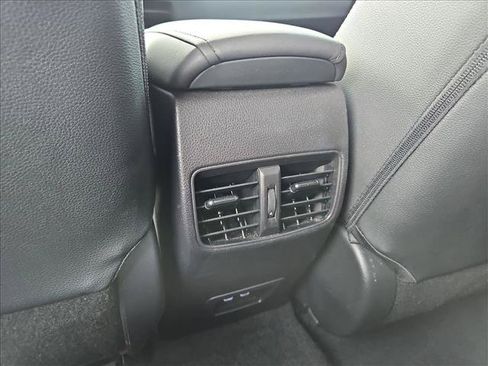 Used 2026 Toyota Corolla Cross XLE FWD image 17