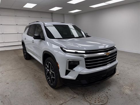 New 2026 Chevrolet Traverse High Country w/ LPO, Floor Liner Package image 3