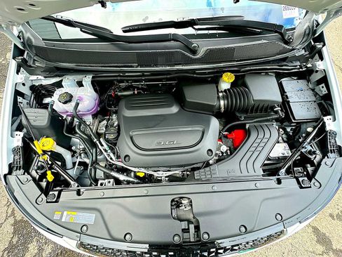 New 2026 Chrysler Pacifica Limited w/ Trailer Tow Group image 18