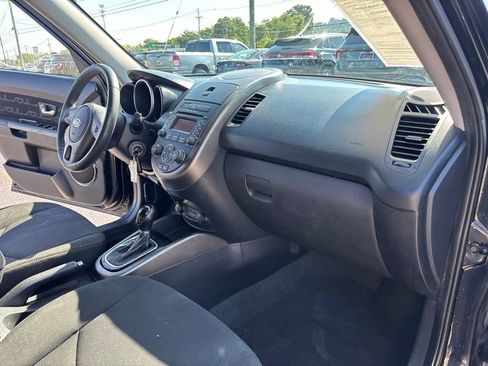 Used 2012 Kia Soul + FWD image 34