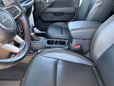 Used 2022 Jeep Gladiator Mojave w/ LED Lighting Group AWD/4WD image 17