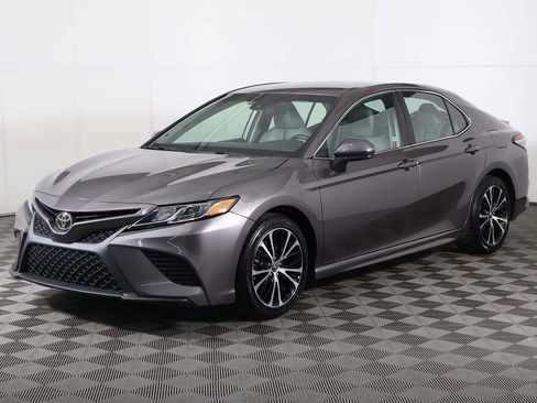 Used 2018 Toyota Camry SE image 5