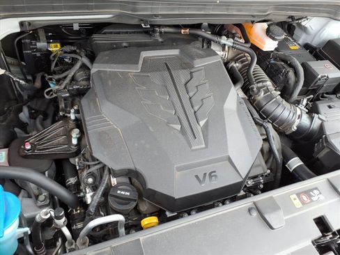 Used 2023 Kia Carnival LX image 13