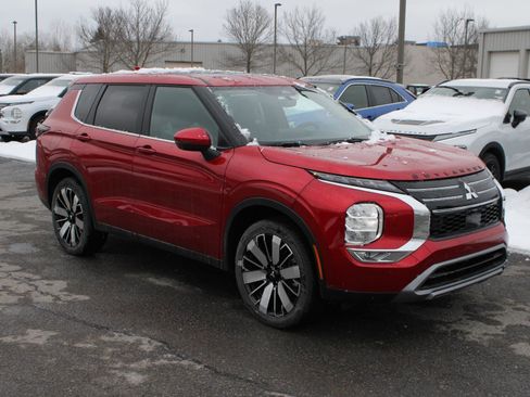 New 2026 Mitsubishi Outlander SE AWD/4WD image 3
