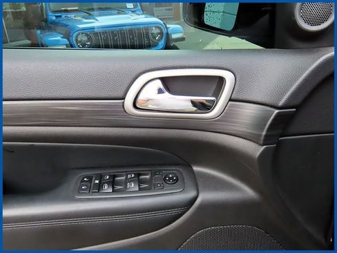 Certified 2021 Jeep Grand Cherokee Laredo w/ Security & Convenience Group AWD/4WD image 12
