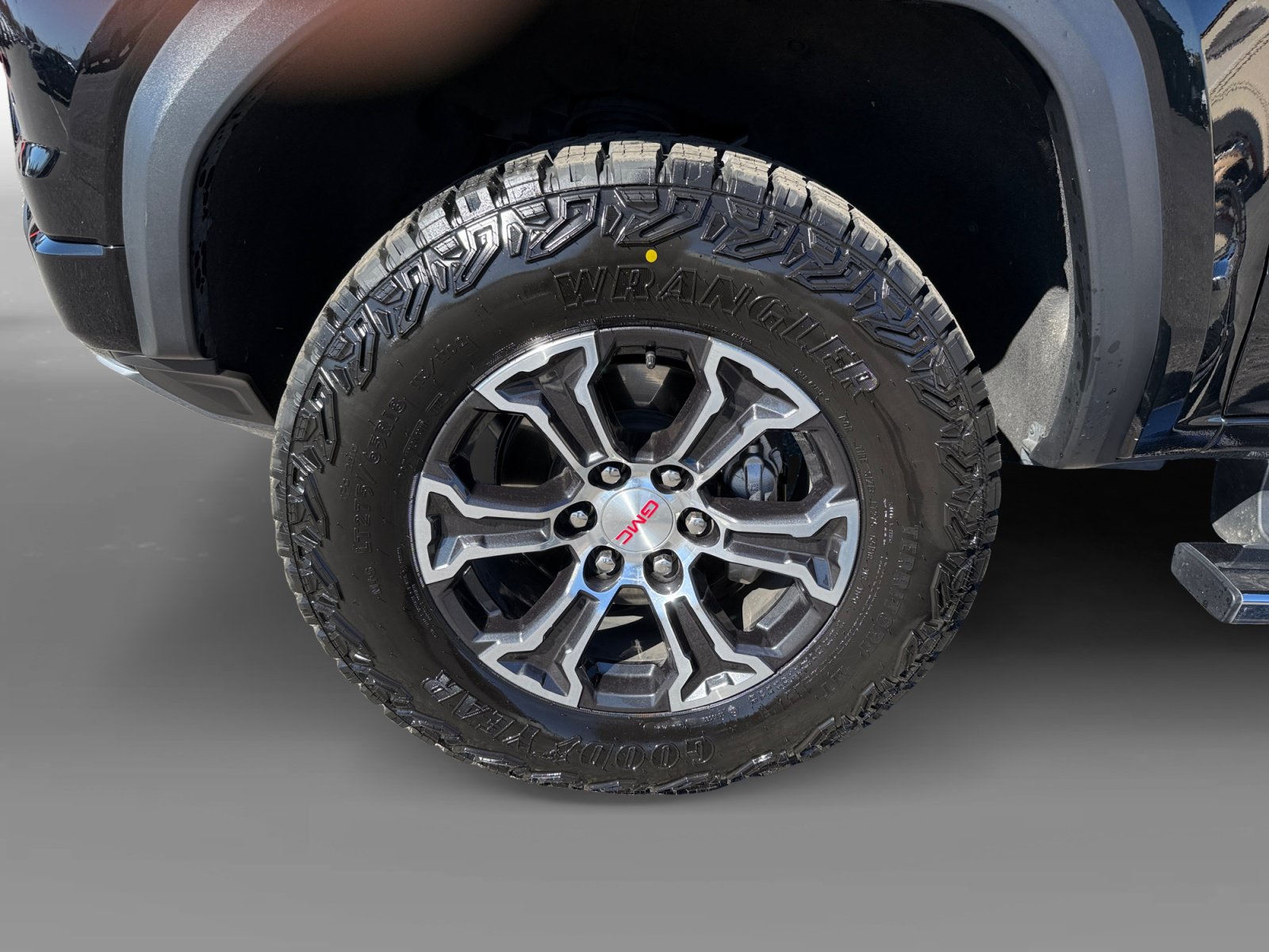 Used 2023 GMC Canyon AT4 w/ AT4 Premium Package AWD/4WD image 9