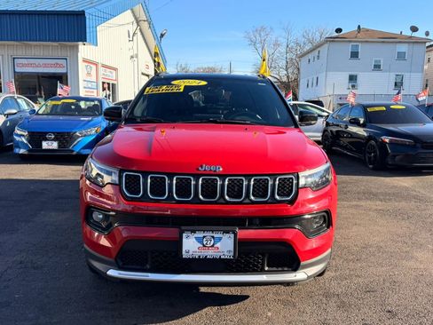 Used 2024 Jeep Compass Limited image 3