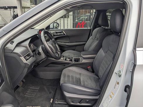 Used 2024 Mitsubishi Outlander SE image 6
