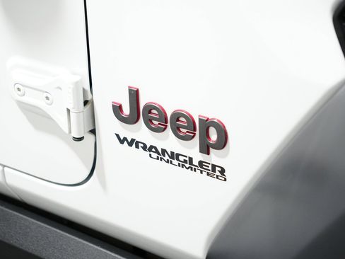 Used 2019 Jeep Wrangler Unlimited Rubicon AWD/4WD image 4